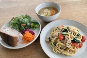 BASE FOODの口コミ・評判は？完全栄養食パン・パスタを徹底レビューしてみたの自然光撮影風アイキャッチ