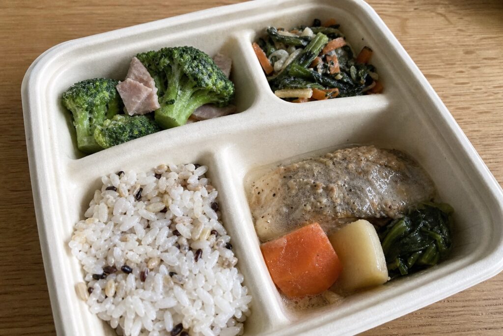 Dr.つるかめキッチンの口コミ・評判は？制限食専門の宅配弁当を徹底レビュー【20の自然光撮影風アイキャッチ