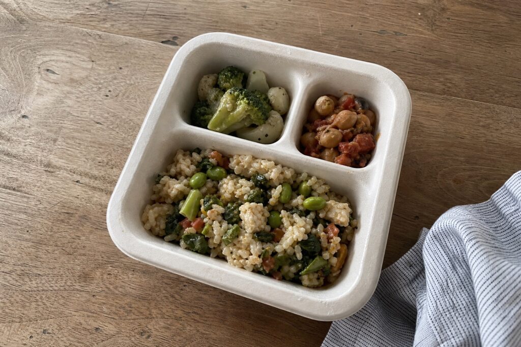 GREEN SPOON DELI BENTOの口コミ・評判を徹底調査！野菜たっぷの自然光撮影風アイキャッチ