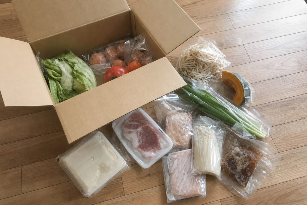 オイシックスお試しセットの開封・新鮮野菜と卵の自然光撮影