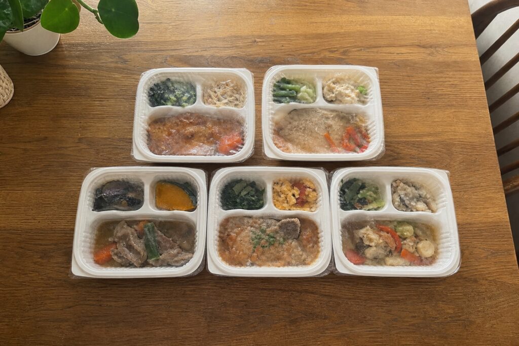 冷凍宅食×ふるさと納税｜返礼品宅食の在庫バランス術と賢い使い方【2026年版】の自然光撮影風アイキャッチ