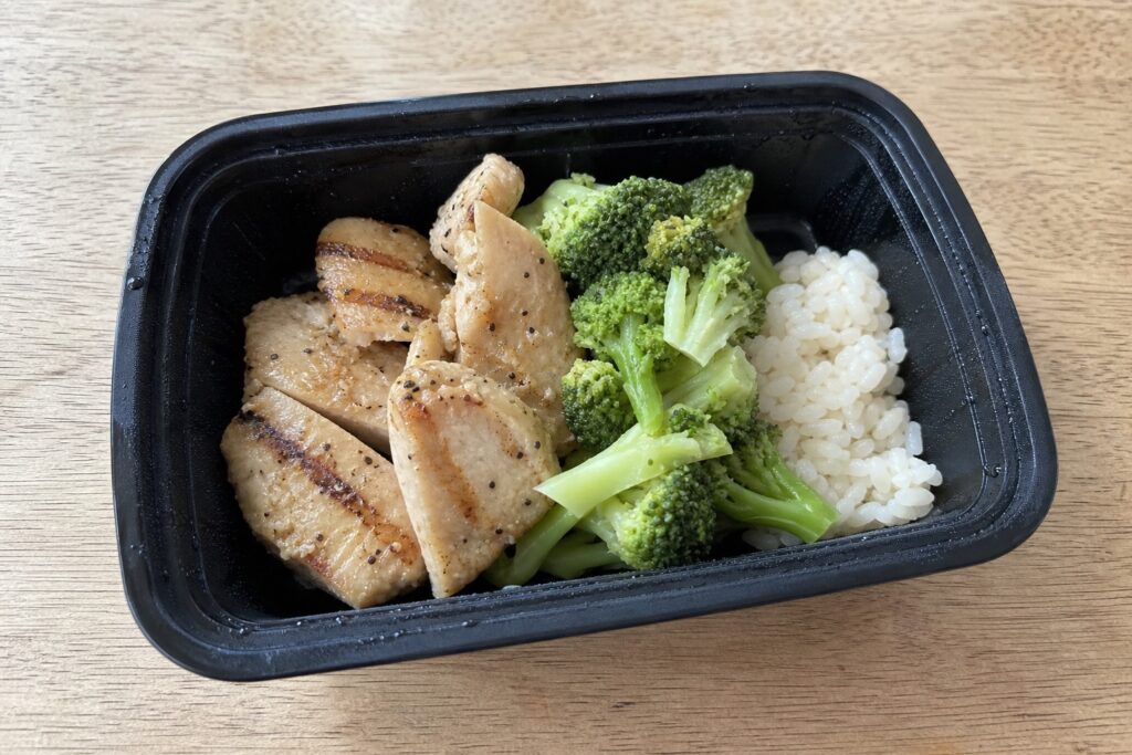 【2026年5月】冷凍宅食×糖質制限の正解｜nosh・マッスルデリ・GoFoodの自然光撮影風アイキャッチ