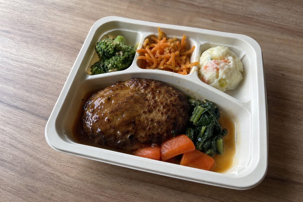 冷凍宅食は夜遅い帰宅の救世主｜21時以降でも罪悪感ゼロな食べ方【2026年版】の自然光撮影風アイキャッチ