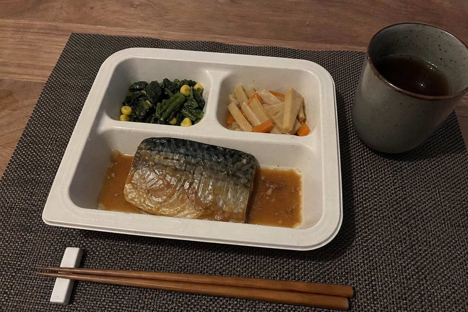 夜勤・シフトワーカー向け宅食活用ガイド|不規則な食生活を整える5つの工夫【202の自然光撮影風アイキャッチ